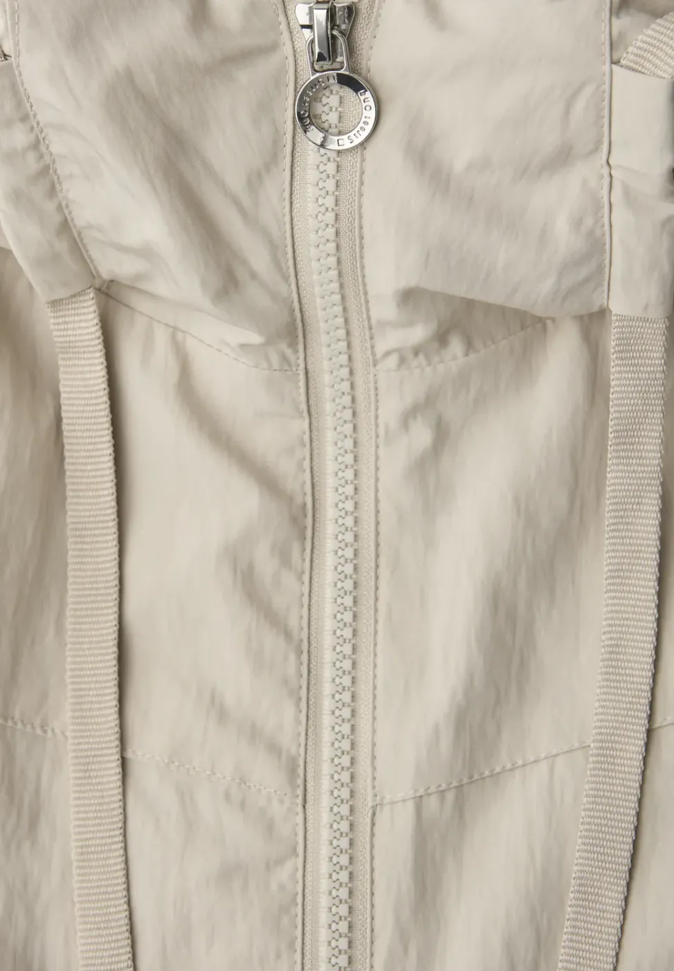 Jacke mit Kapuze und Zipper