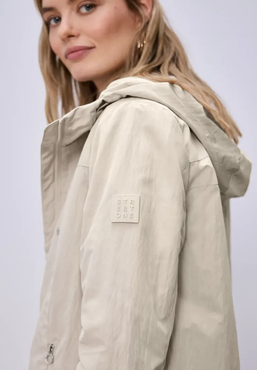 Jacke mit Kapuze und Zipper