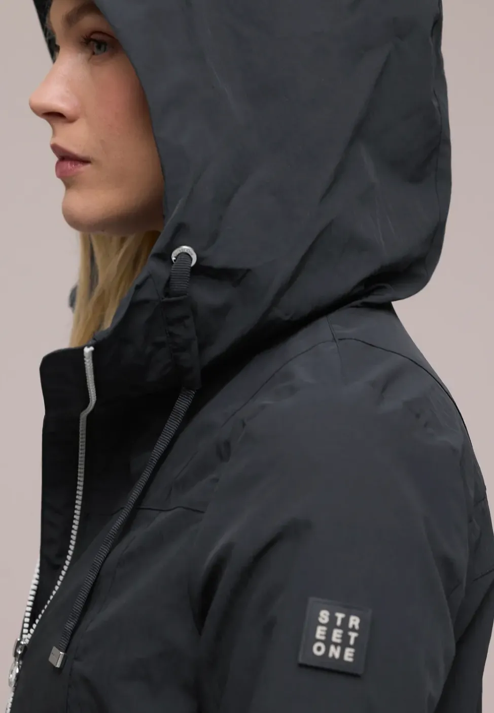 Jacke mit Kapuze und Zipper