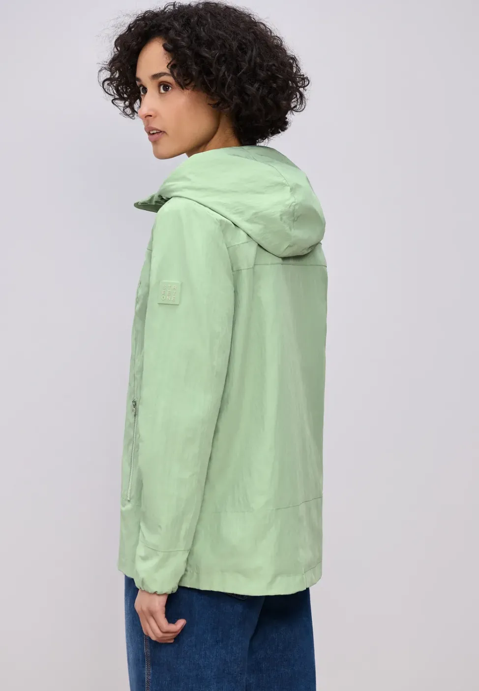 Jacke mit Kapuze und Zipper