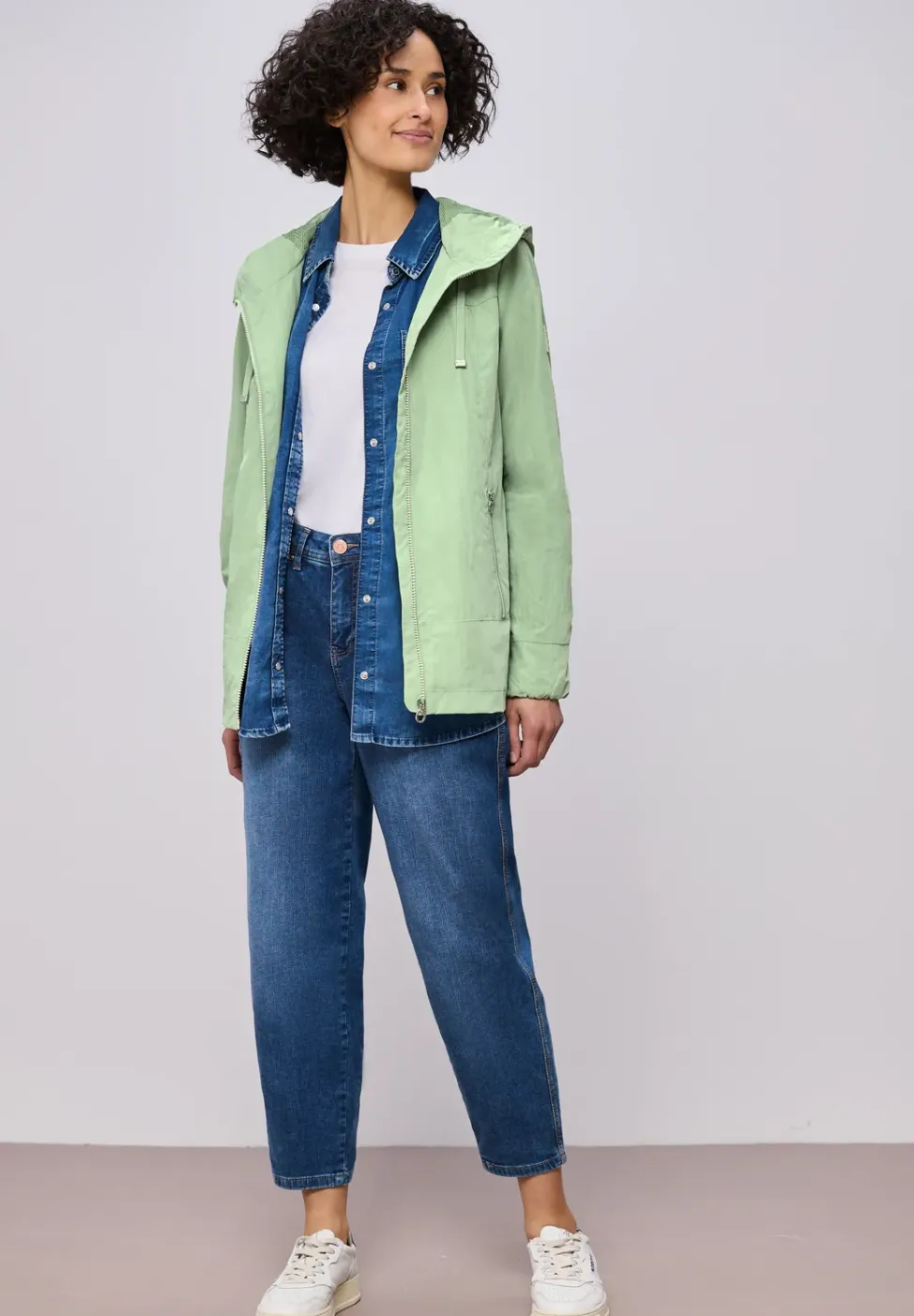 Jacke mit Kapuze und Zipper
