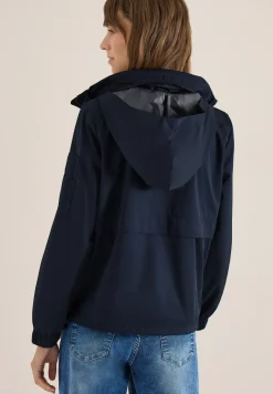 Jacke mit verstaubarer Kapuze
