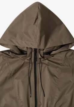 Jacke mit verstaubarer Kapuze