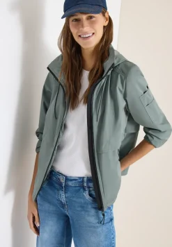 Jacke mit verstaubarer Kapuze