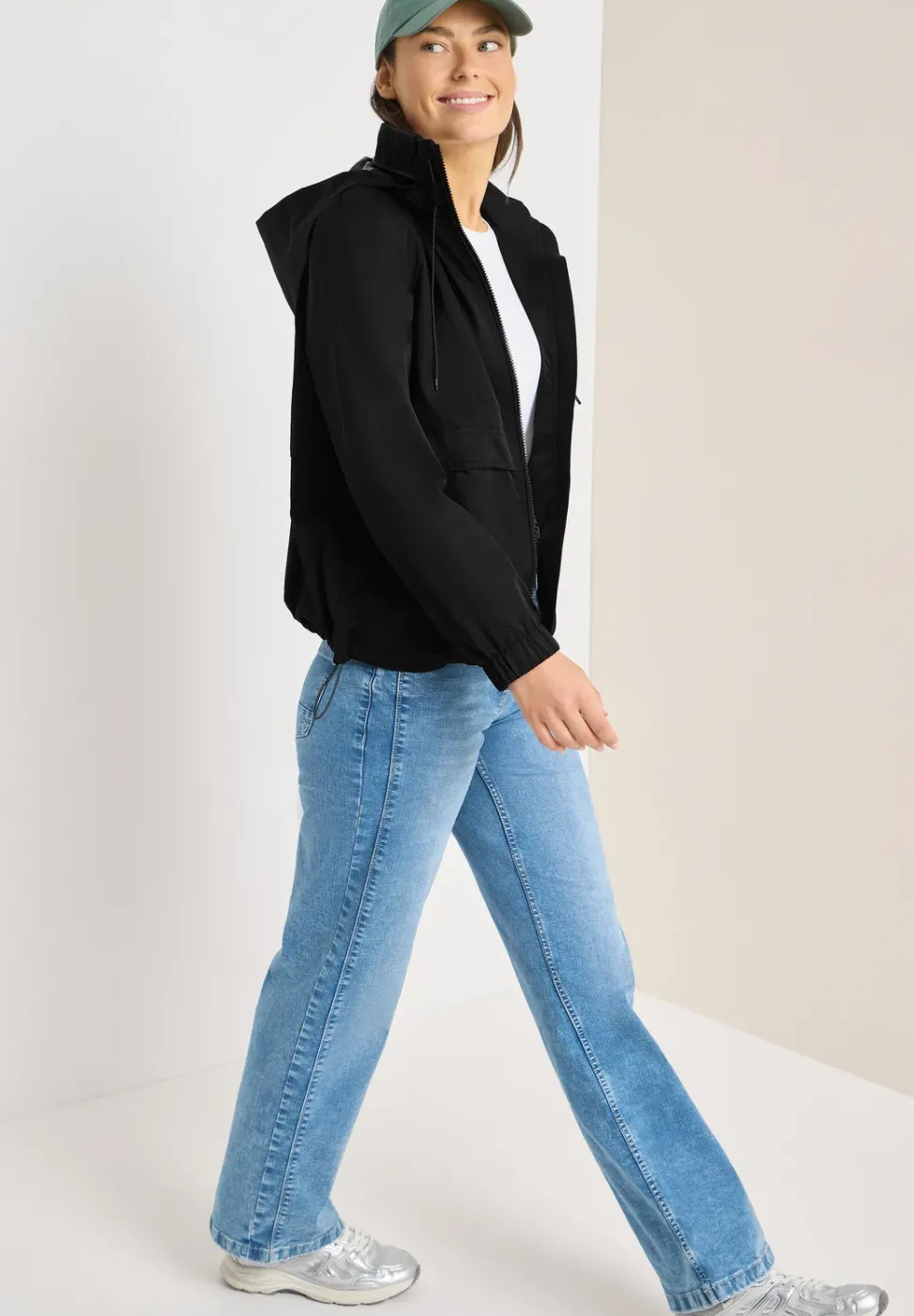 Jacke mit verstaubarer Kapuze