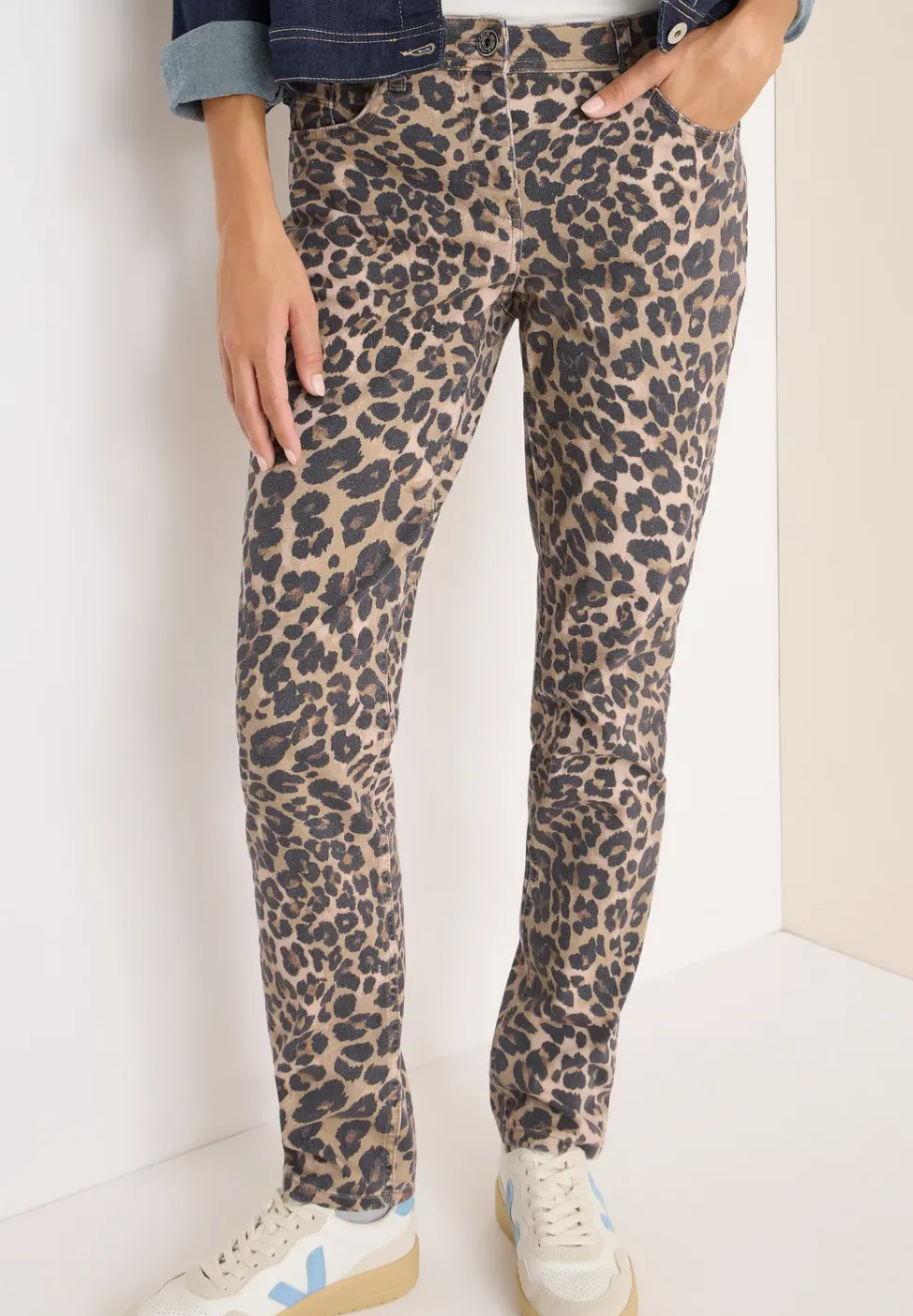 Jeans im Leo-Look