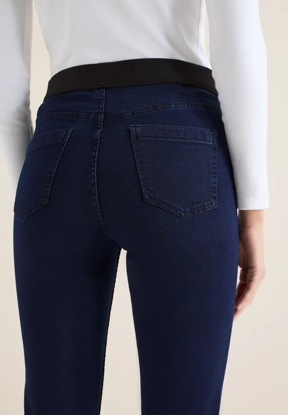 Jeans mit Elastikbund