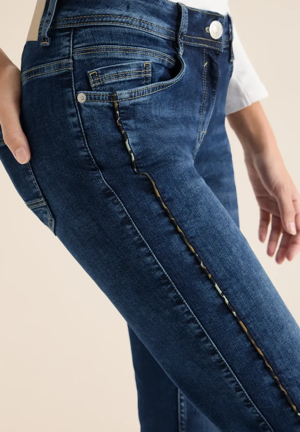 Jeans mit Gallonstreifen