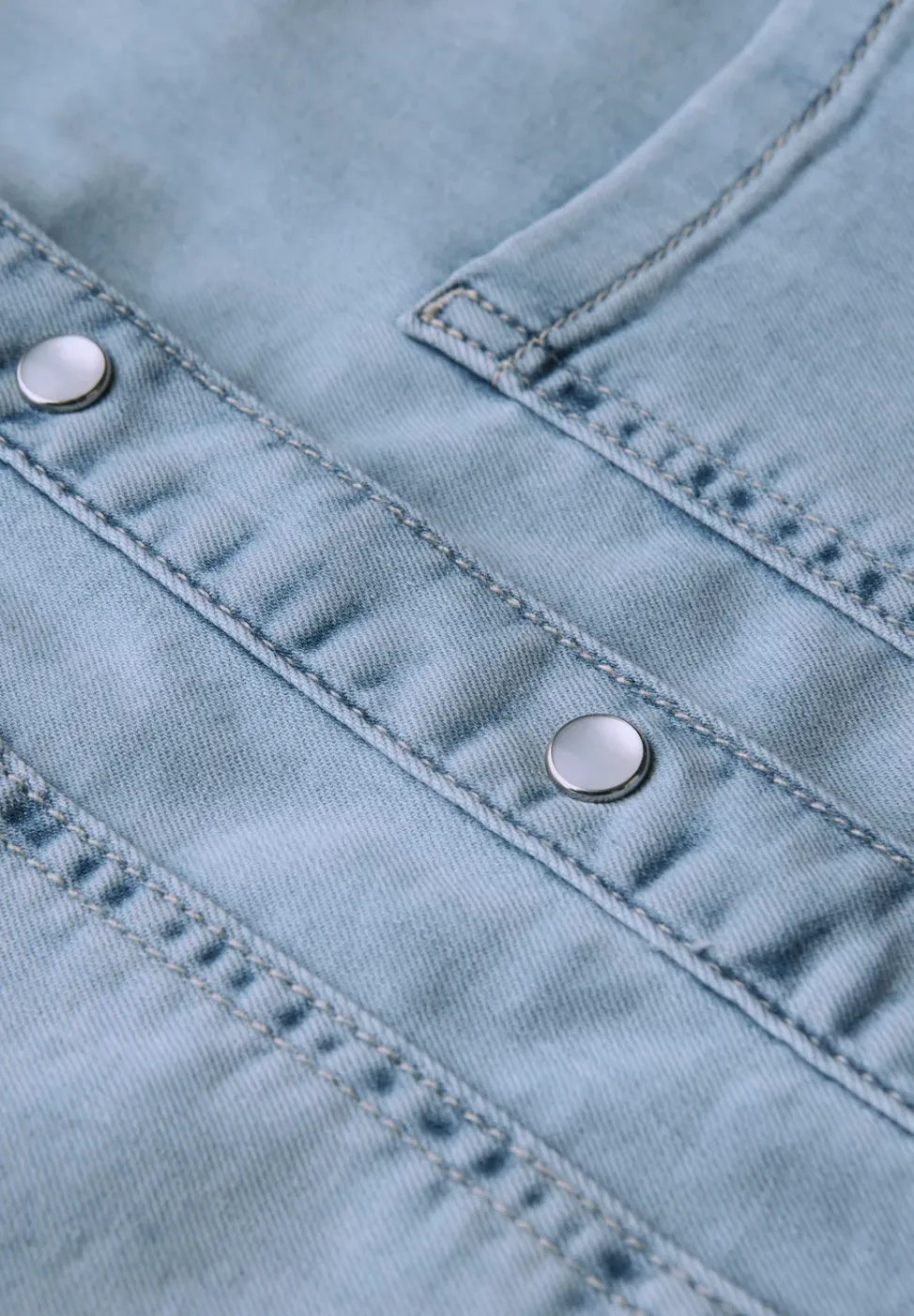 Jeansbluse im Bleached-Look