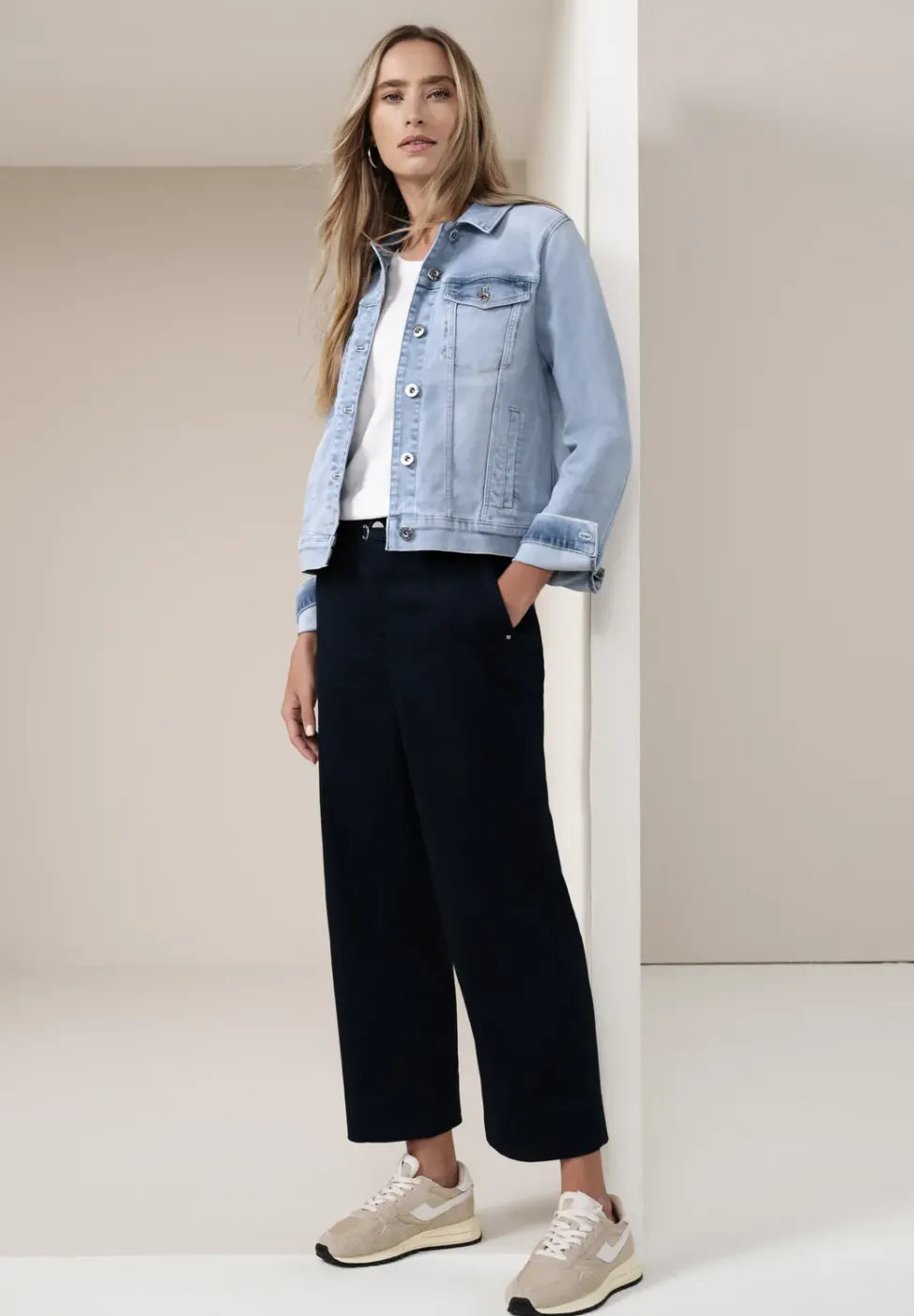 Jeansjacke mit Brusttaschen und Knöpfen