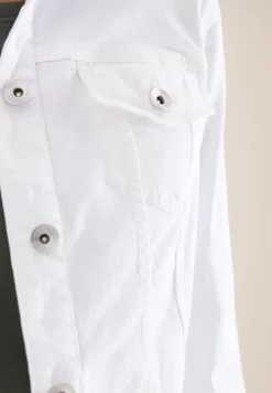 Jeansjacke mit Brusttaschen und Knöpfen