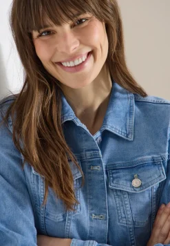 Jeansjacke mit Brusttaschen und Knöpfen