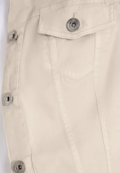 Jeansjacke mit Brusttaschen und Knöpfen