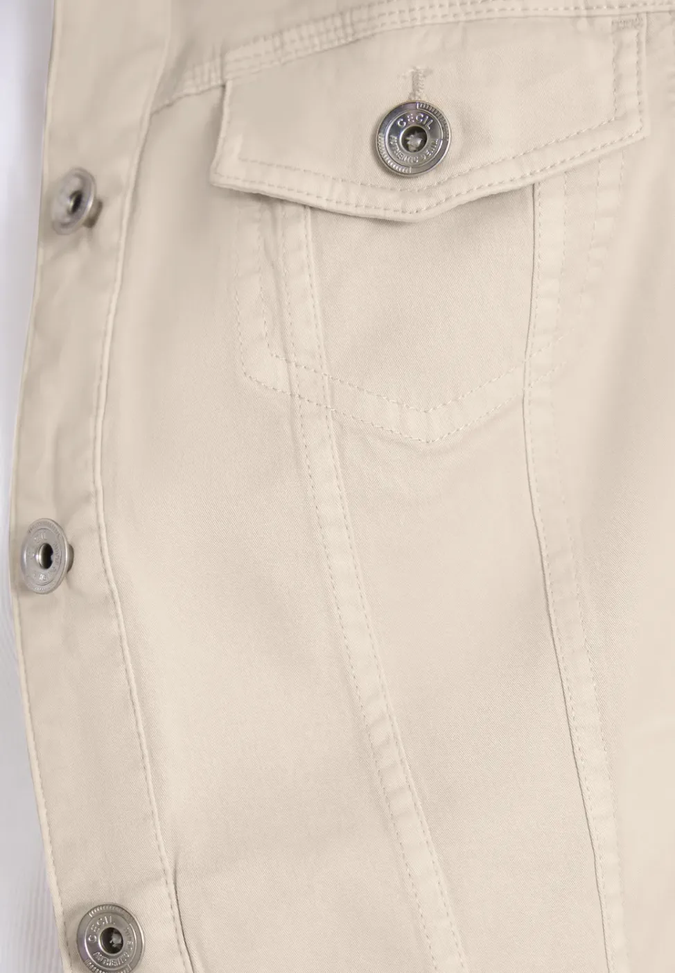 Jeansjacke mit Brusttaschen und Knöpfen
