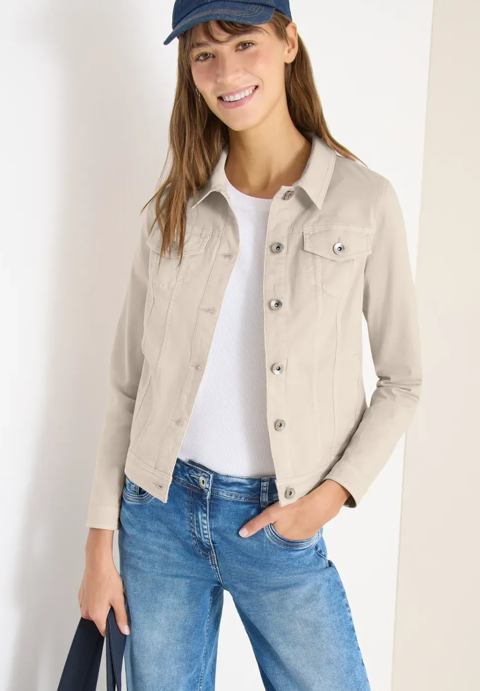 Jeansjacke mit Brusttaschen und Knöpfen