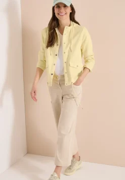 Jeansjacke mit Kapuze und Knöpfen