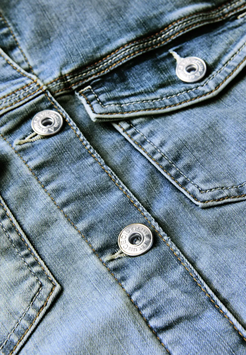 Jeansjacke mit Knopfleiste
