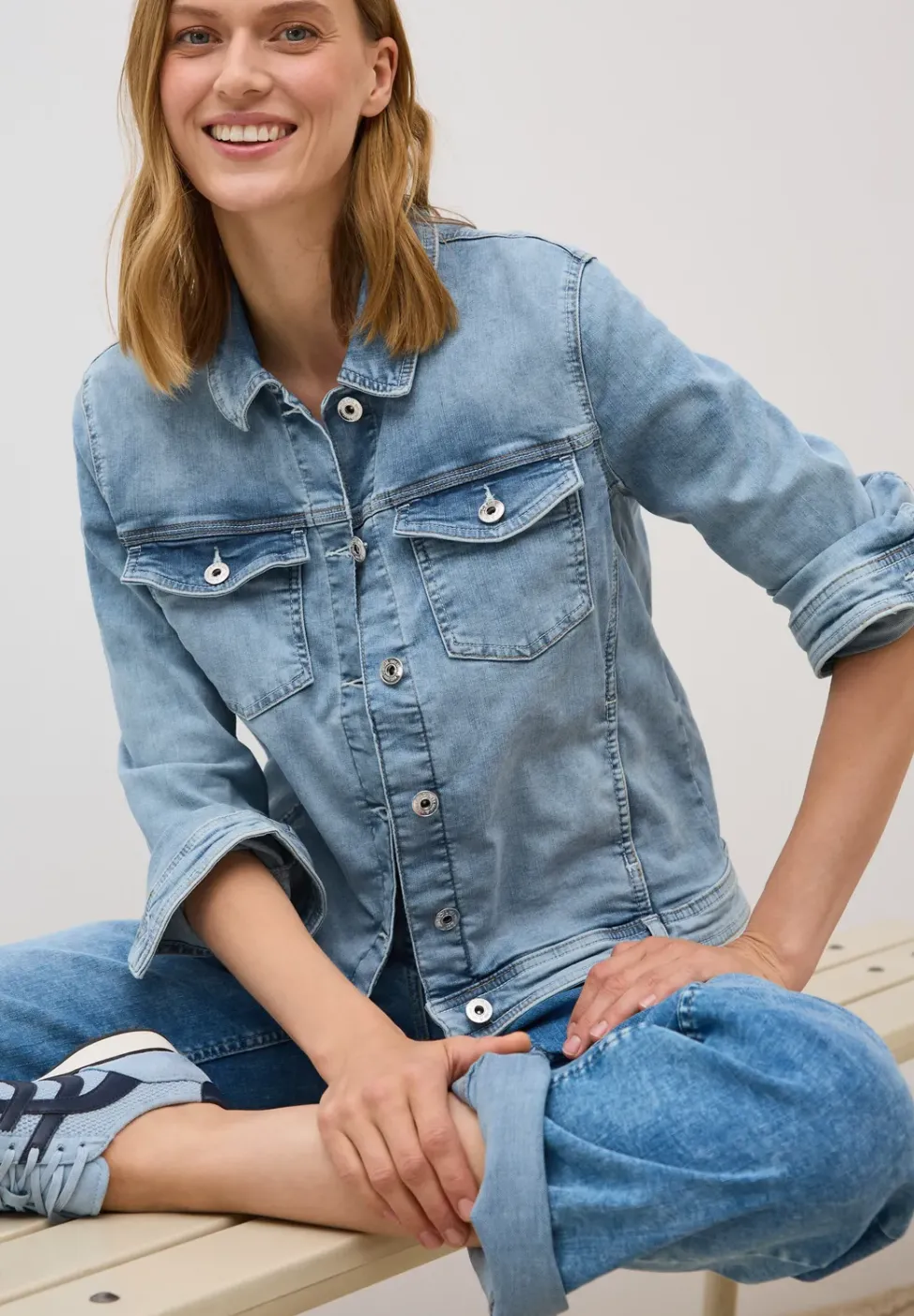 Jeansjacke mit Knopfleiste