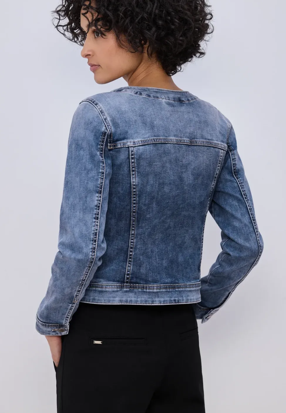 Jeansjacke mit Rundhals und Knopfleiste