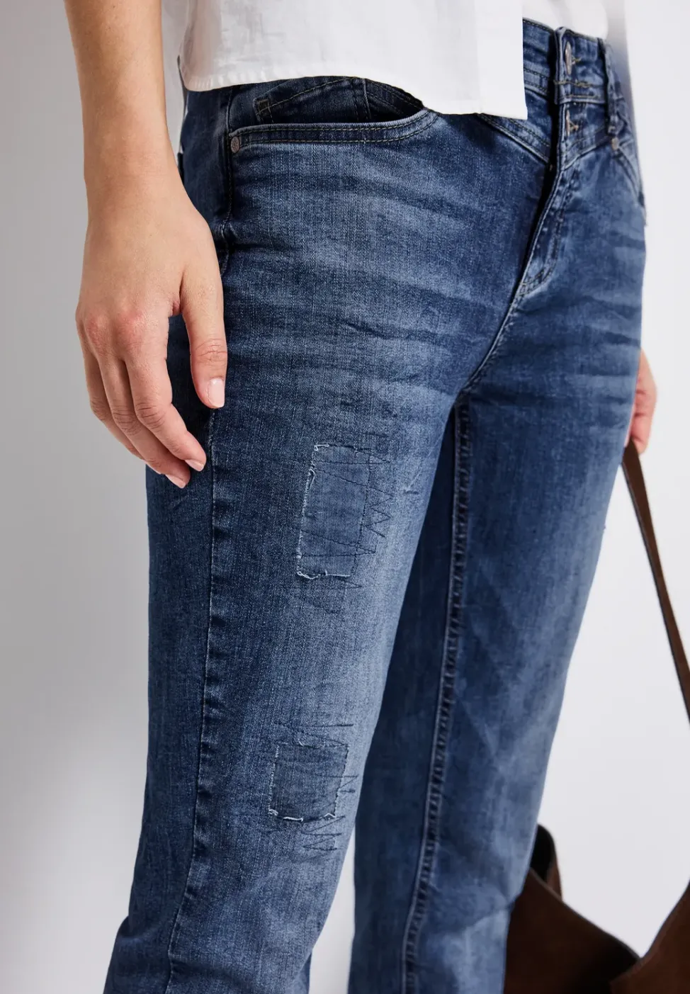 Jeans mit Destroyed Details