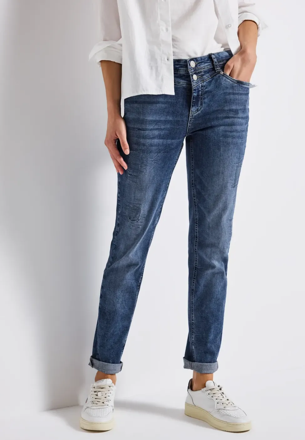 Jeans mit Destroyed Details