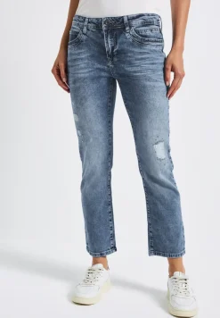 Jeans mit Destroyed-Details
