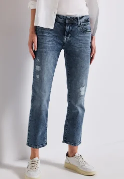 Jeans mit Destroyed-Details