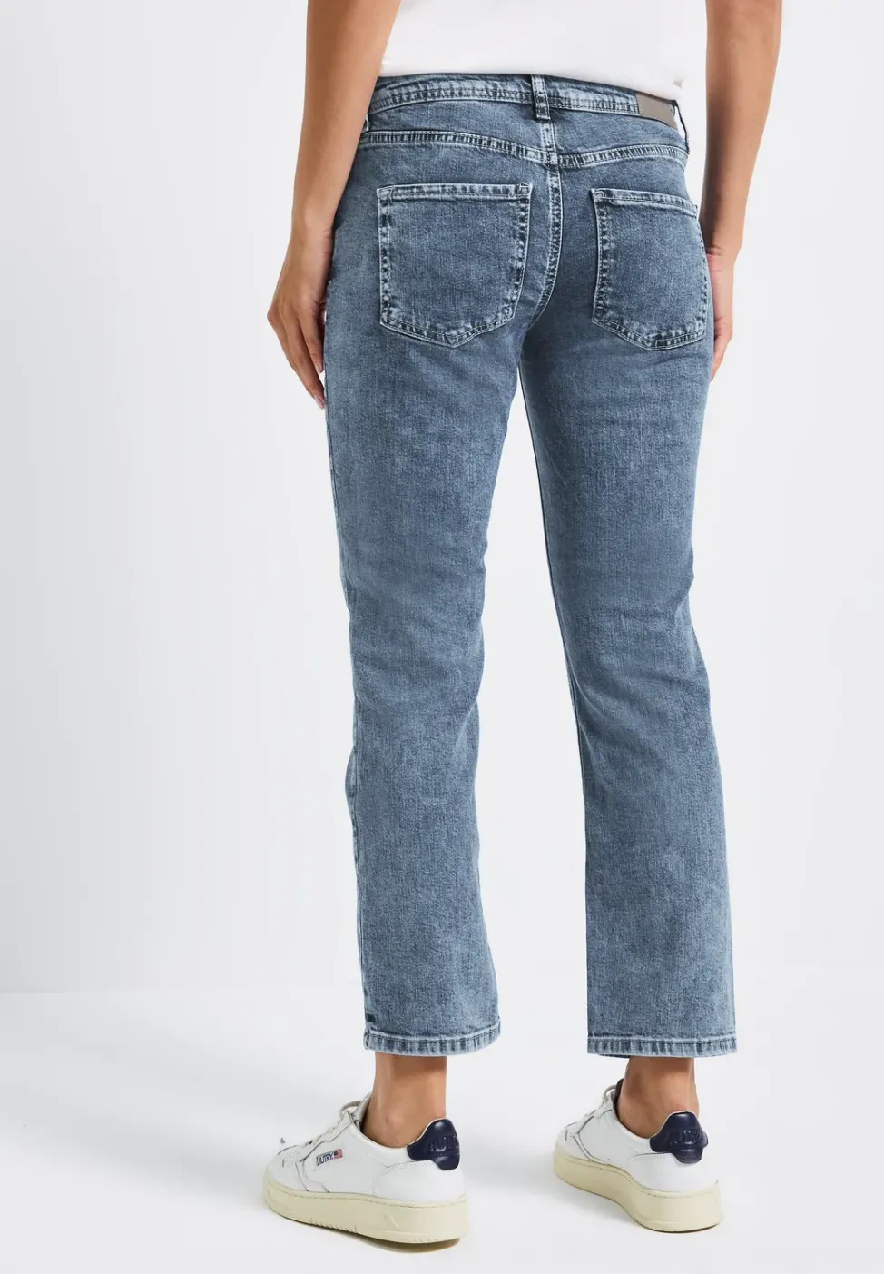 Jeans mit Destroyed-Details
