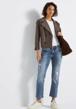 Jeans mit Destroyed-Details