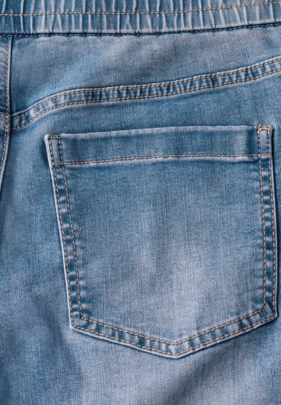 Jeans mit Elastikbund