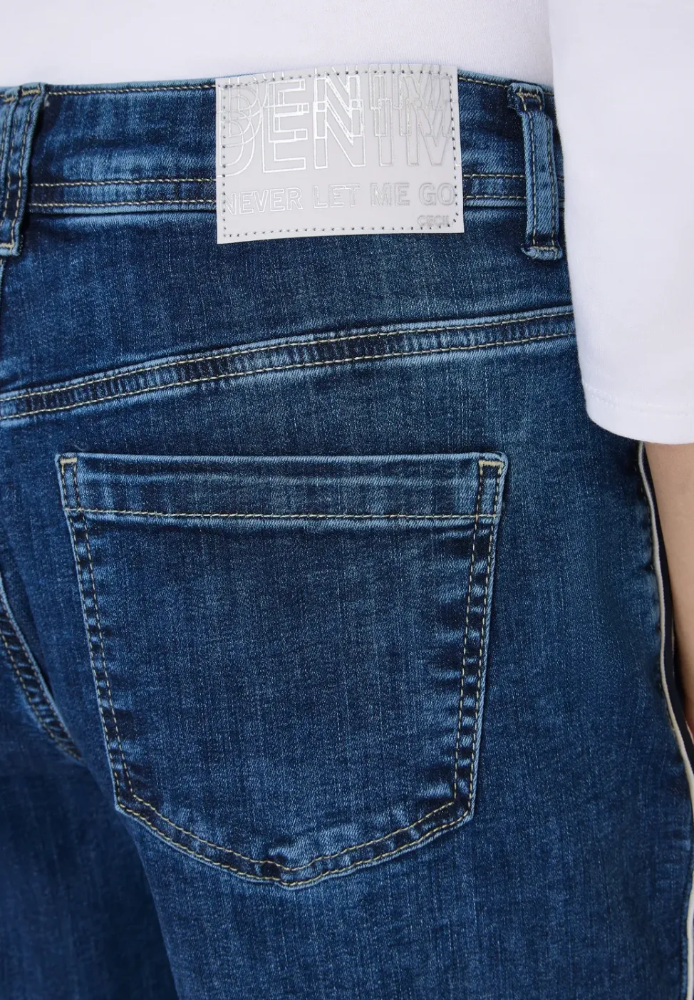 Jeans mit Gallonstreifen