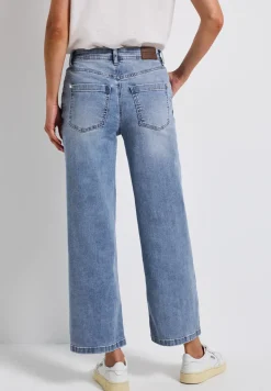 Jeans mit Knopfdetail