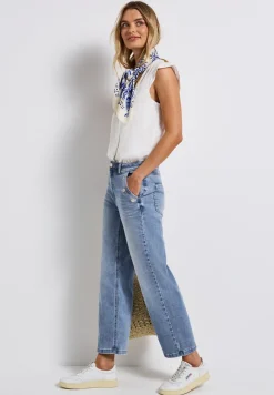 Jeans mit Knopfdetail
