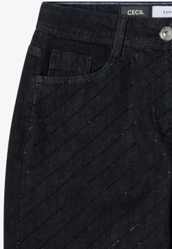 Jeans mit Schmucksteinen