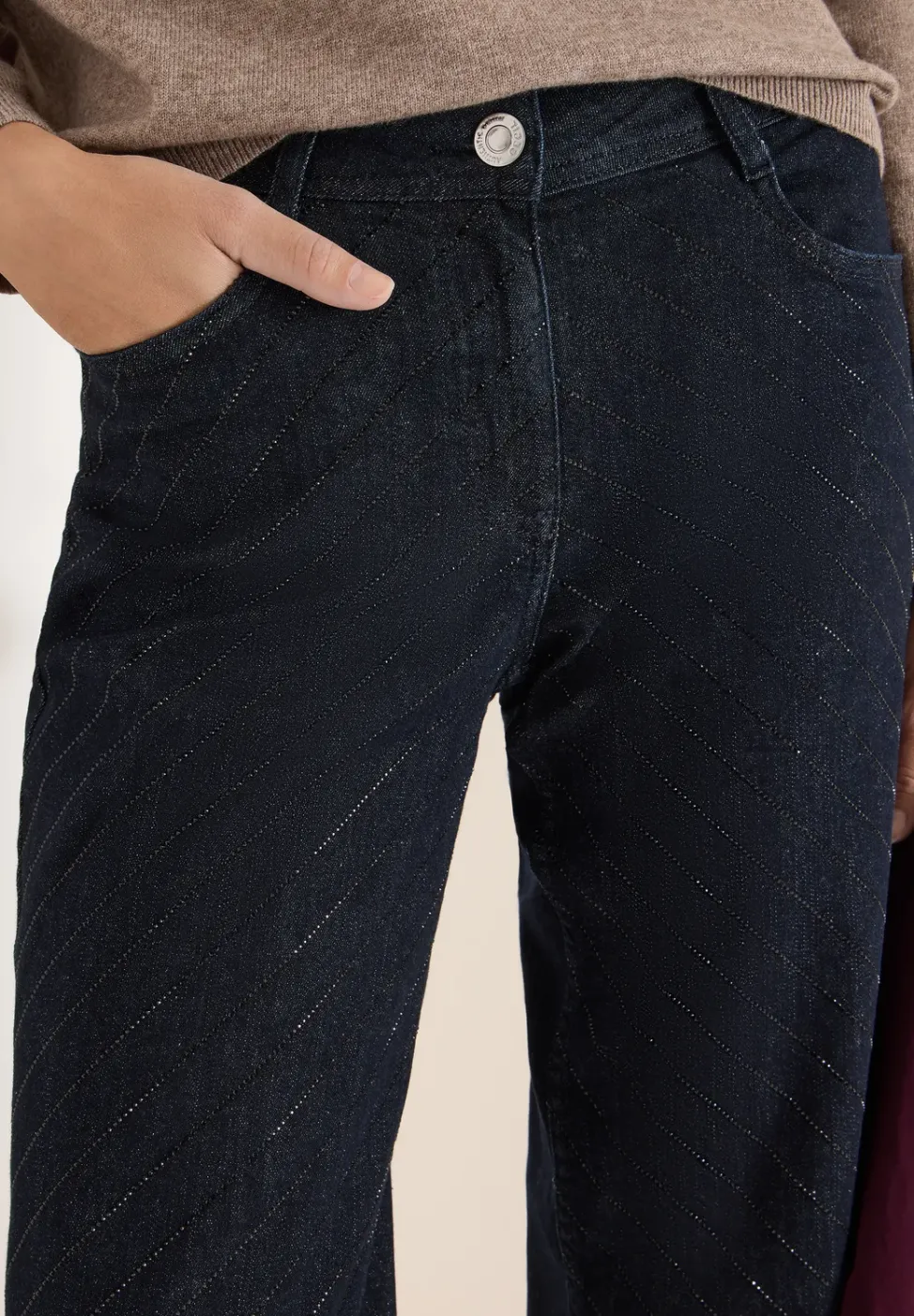 Jeans mit Schmucksteinen
