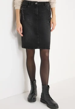 Jeansrock mit Nieten