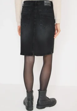 Jeansrock mit Nieten