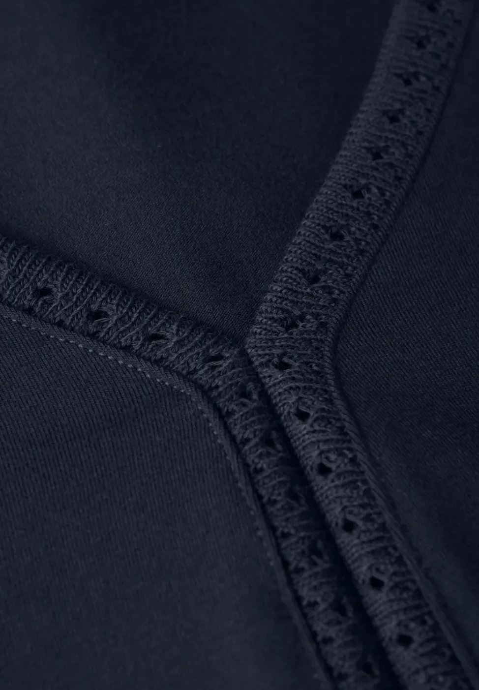 Jersey-Top mit Häkeldetails