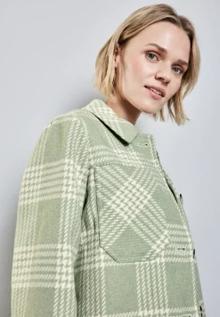 Karierte Jacke