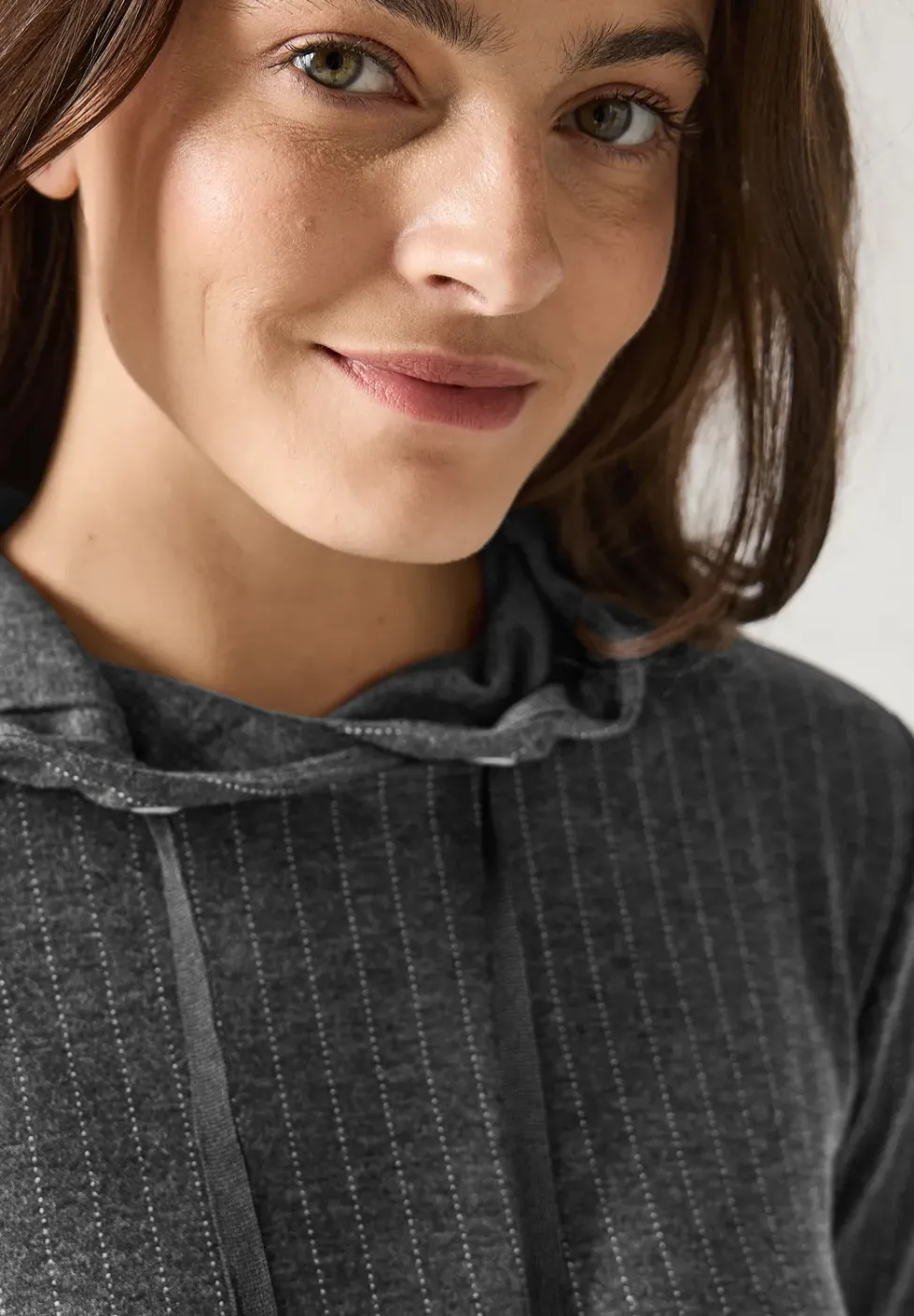 Kleid im Nadelstreifen-Look