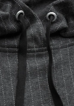 Kleid im Nadelstreifen-Look