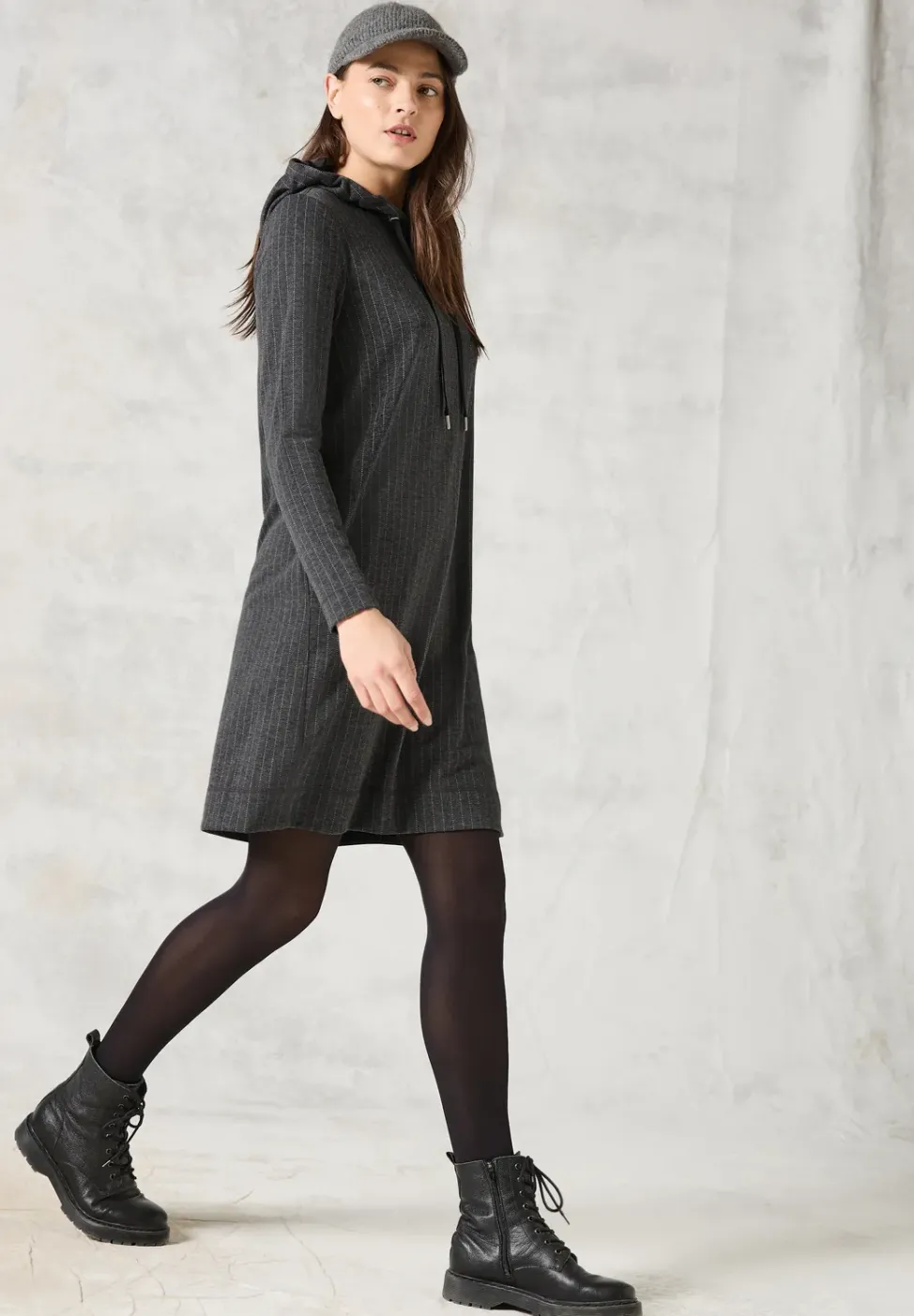 Kleid im Nadelstreifen-Look