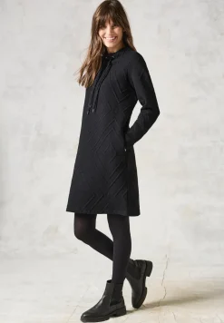 Kleid mit 3D-Strukturmuster