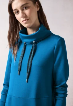 Kleid mit großem Kragen