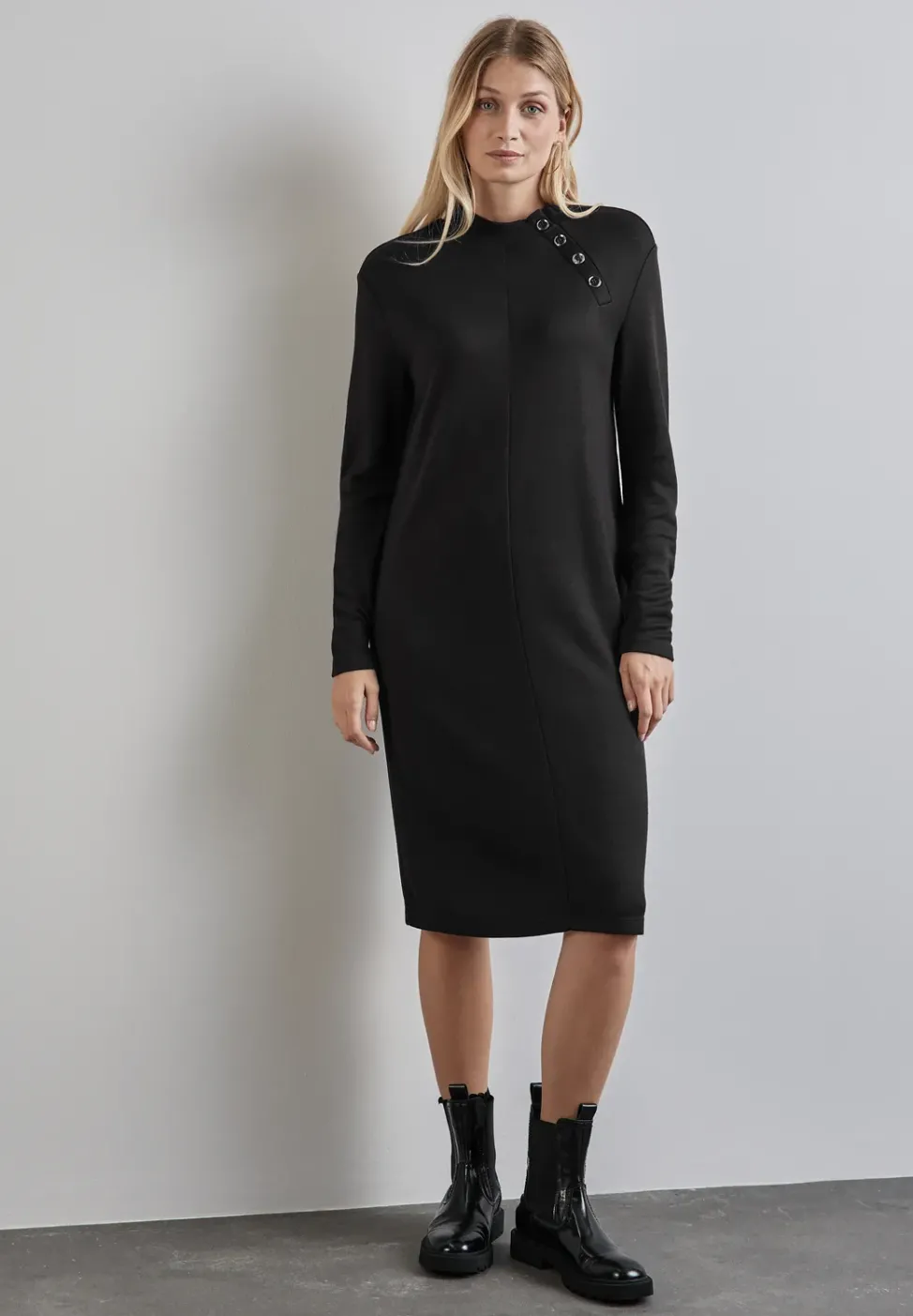 Kleid mit Knopfdetail