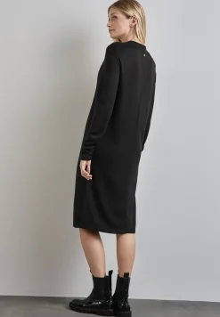 Kleid mit Knopfdetail