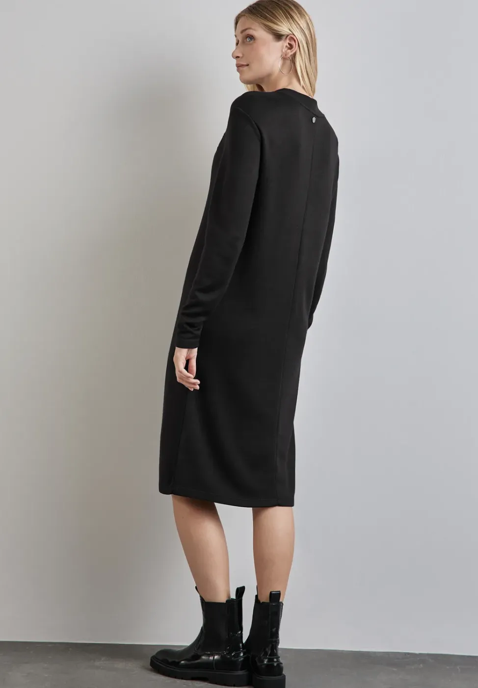 Kleid mit Knopfdetail