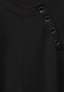Kleid mit Knopfdetail