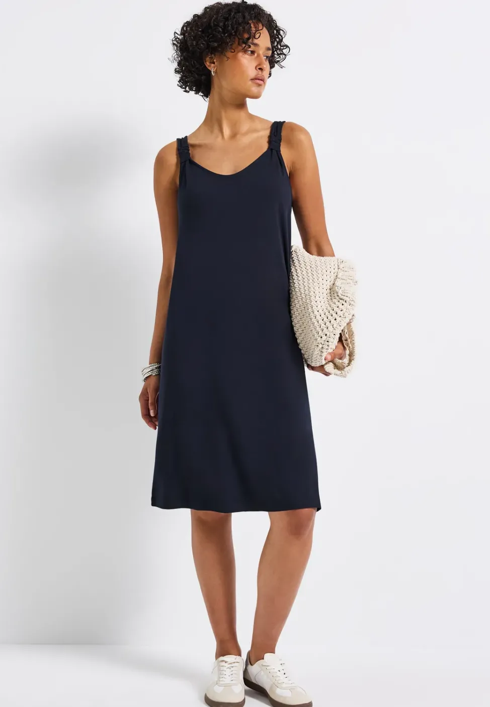 Kleid mit Knotendetail