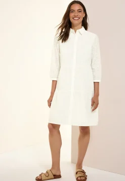 Kleid mit Lochstickerei